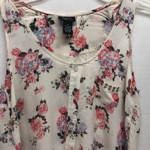 Rue 21 Floral Top - Picture 1 of 10